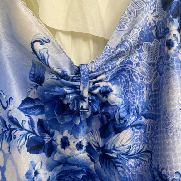 SOLD vtg patterned slip - Picture 4 of 9